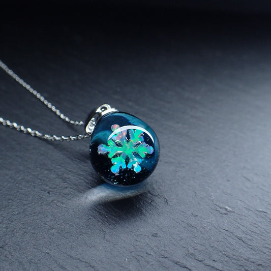 「雪の雫」ガラスペンダント