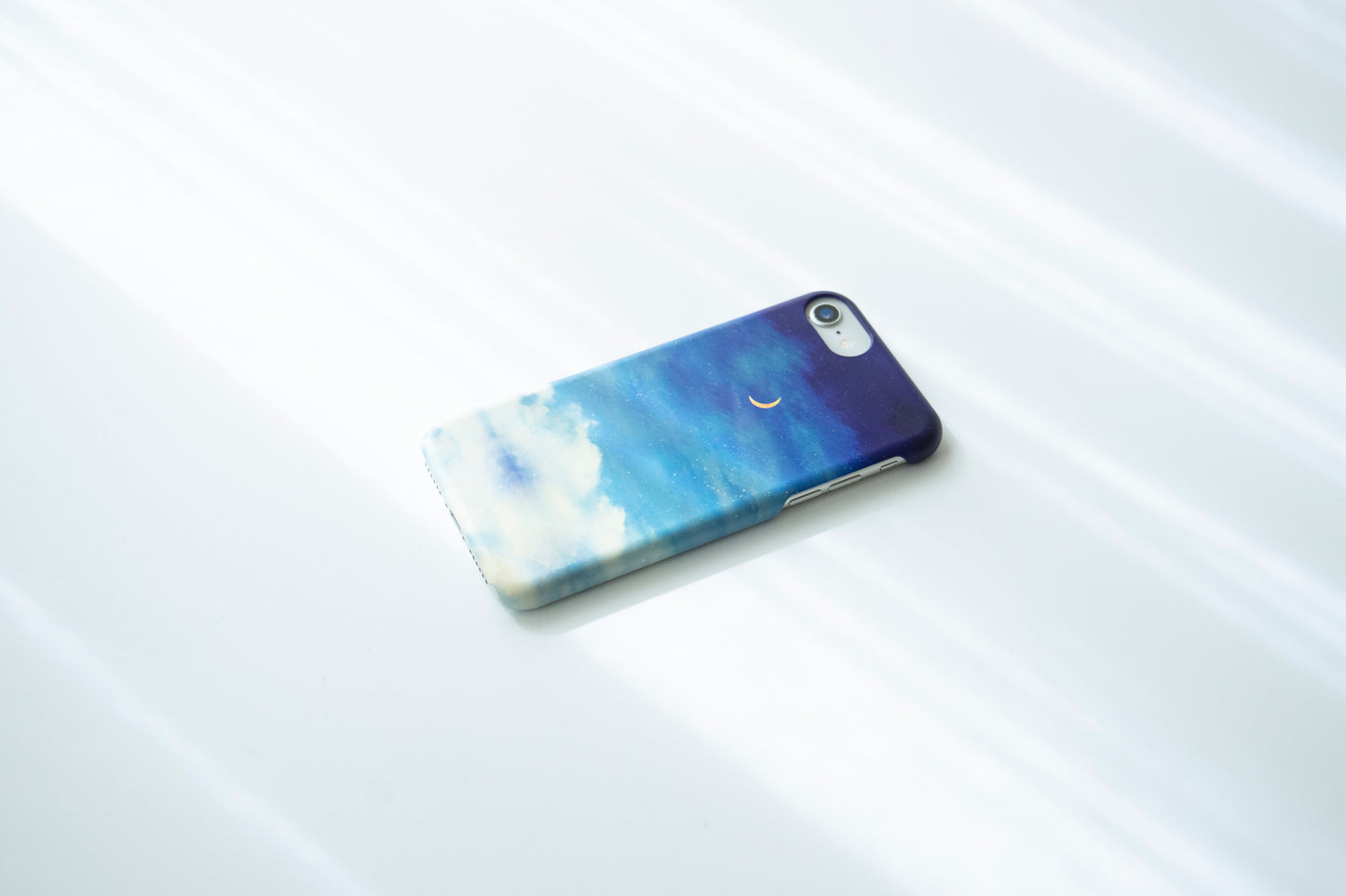 【スマホケース】夜空と湖を描いた、スマホケース