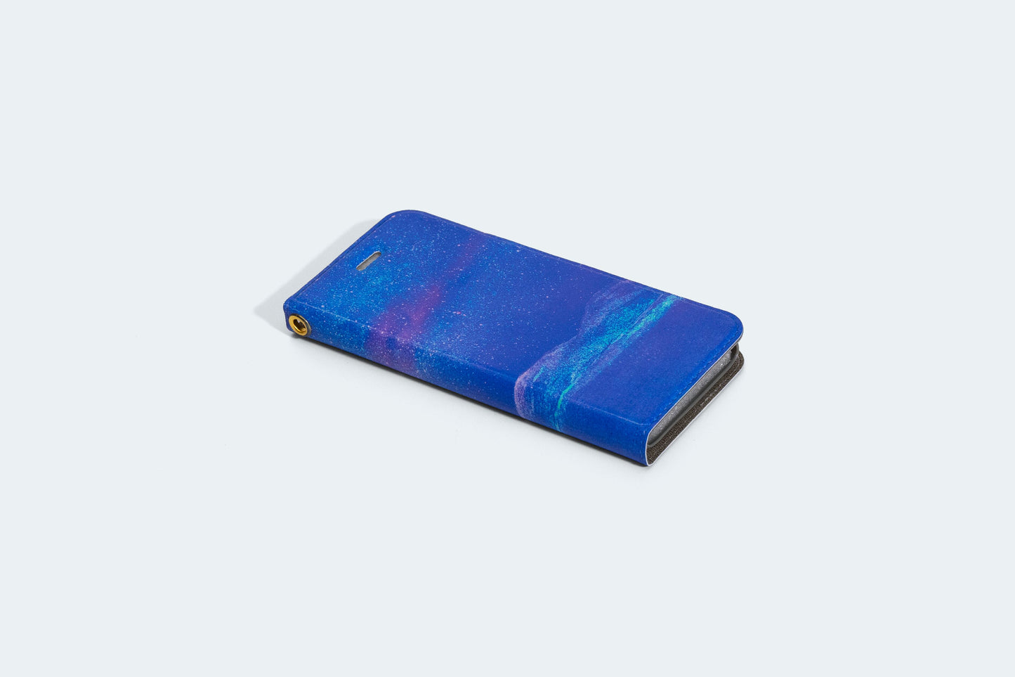 【スマホケース】夜空と雪解けの山を描いた、手帳型スマホケース