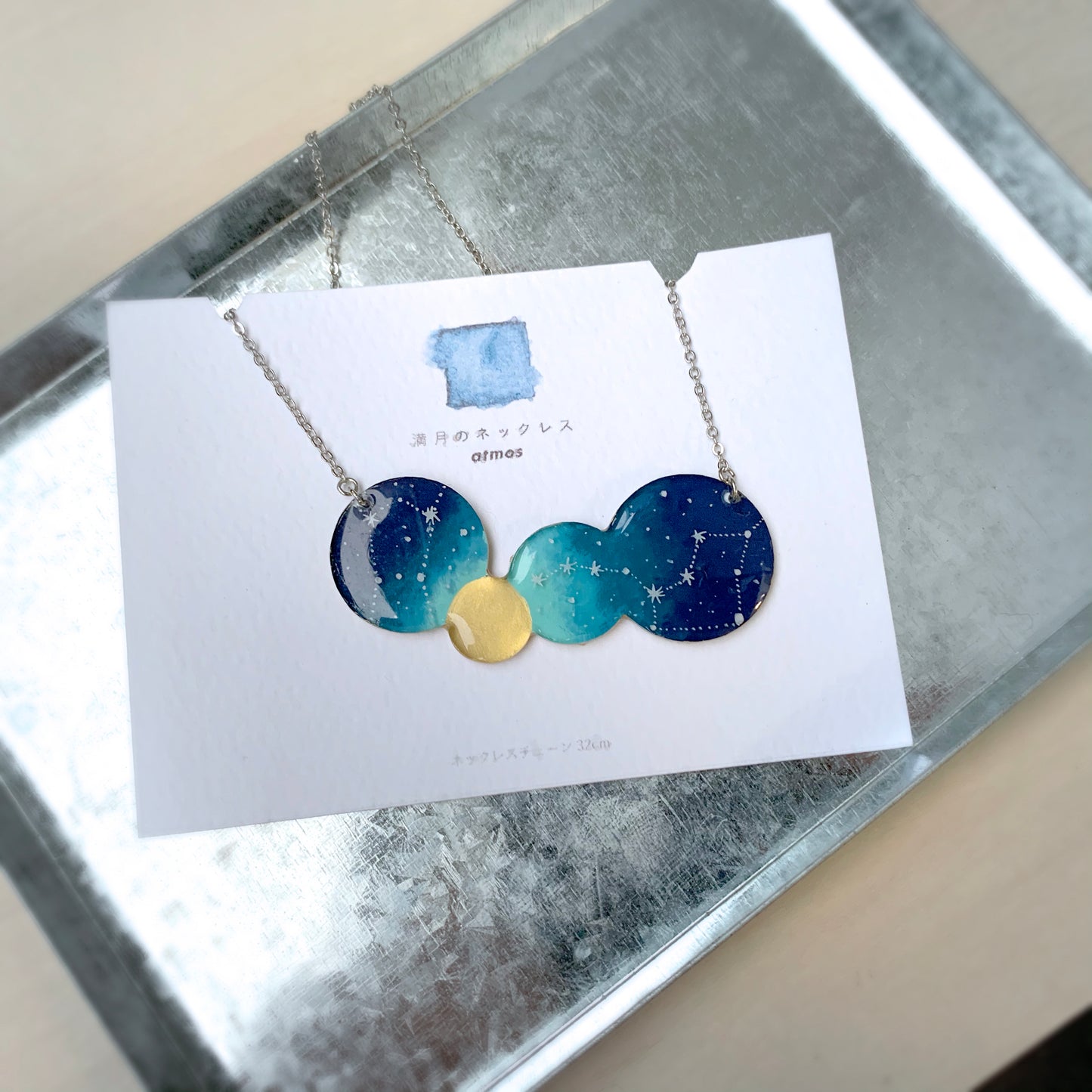 満月のネックレス