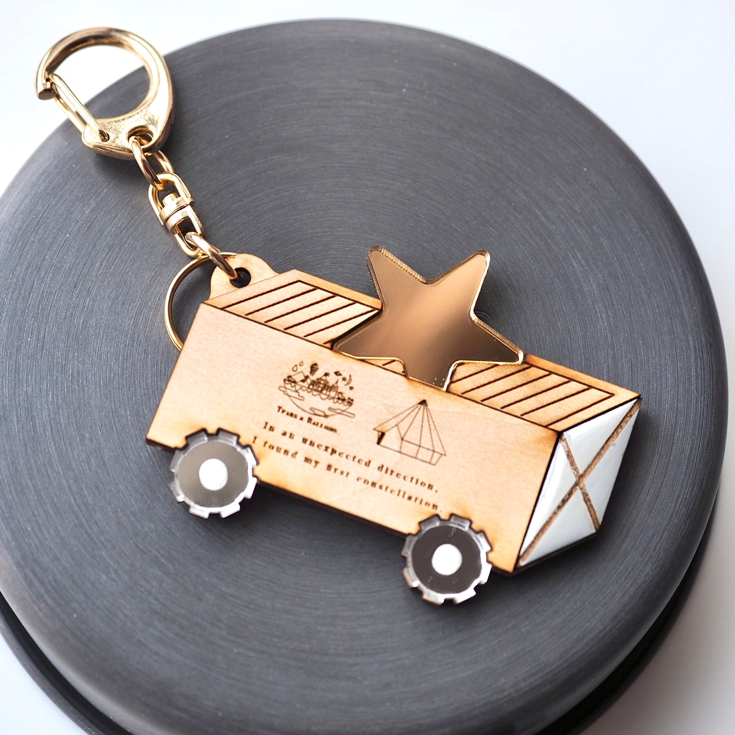 星を詰んだキャリーカー