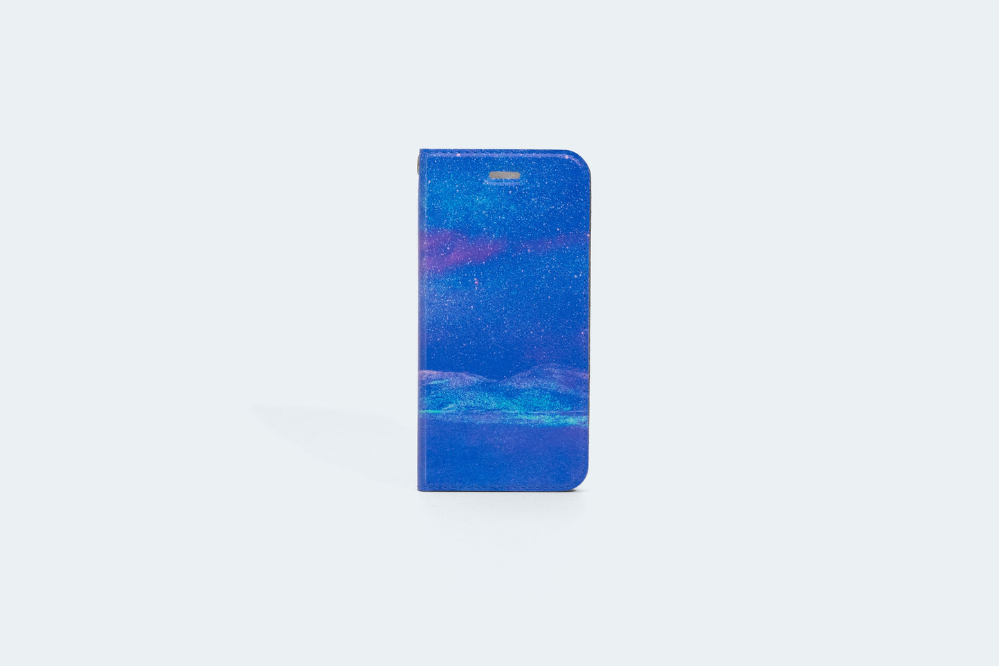 【スマホケース】夜空と雪解けの山を描いた、手帳型スマホケース
