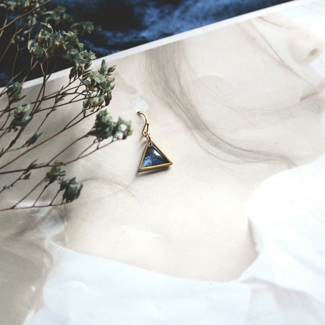 デルタレイヤードピアス ディープコスモ