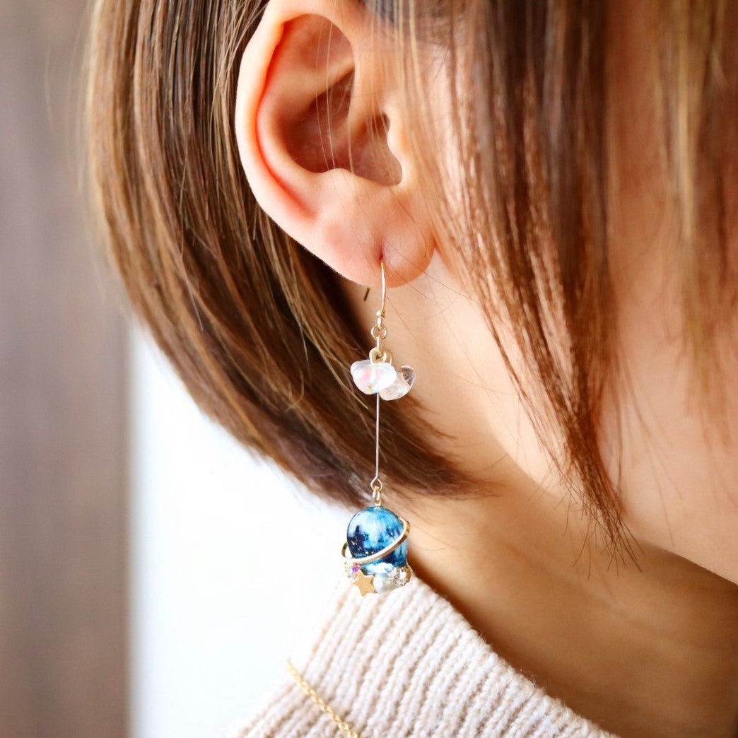 土星ビジューのピアス/イヤリング