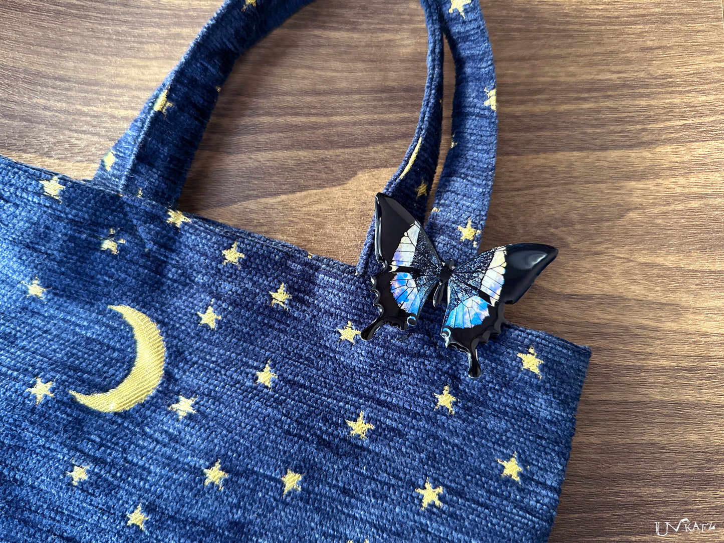 朝焼け蝶のブローチ