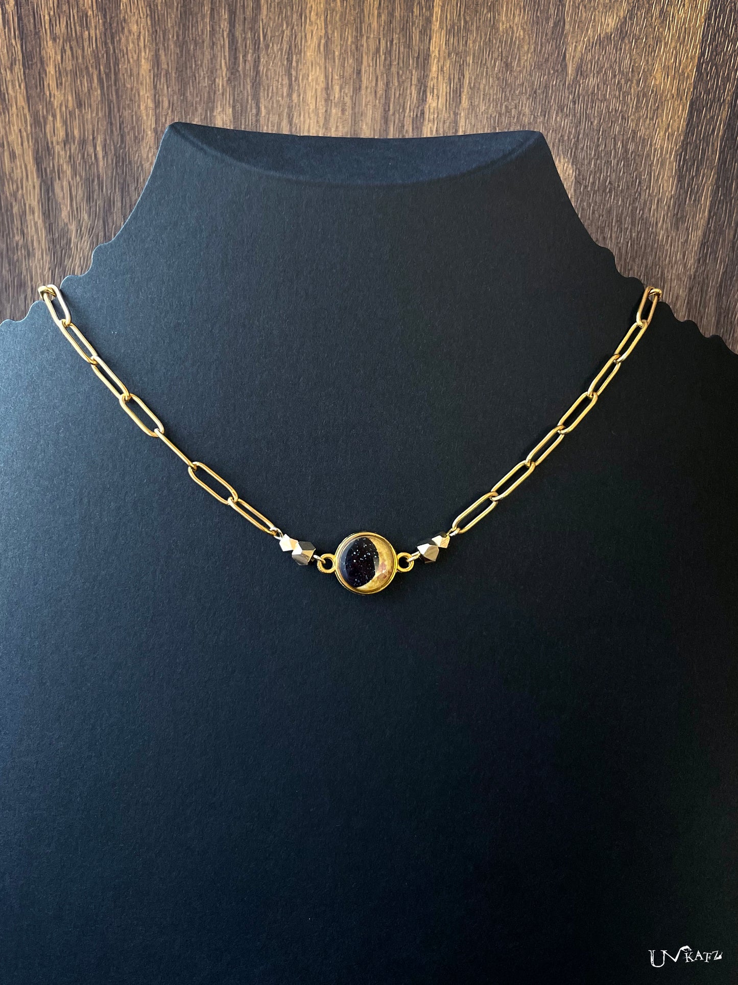 "crescent moon"チョーカーネックレス