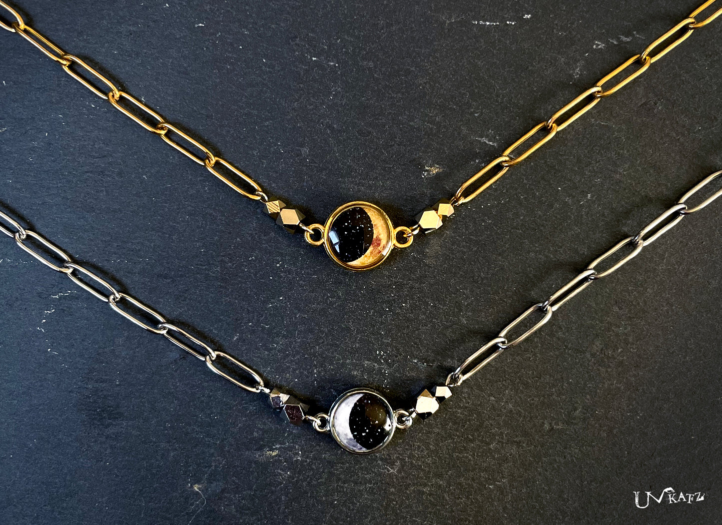 "crescent moon"チョーカーネックレス