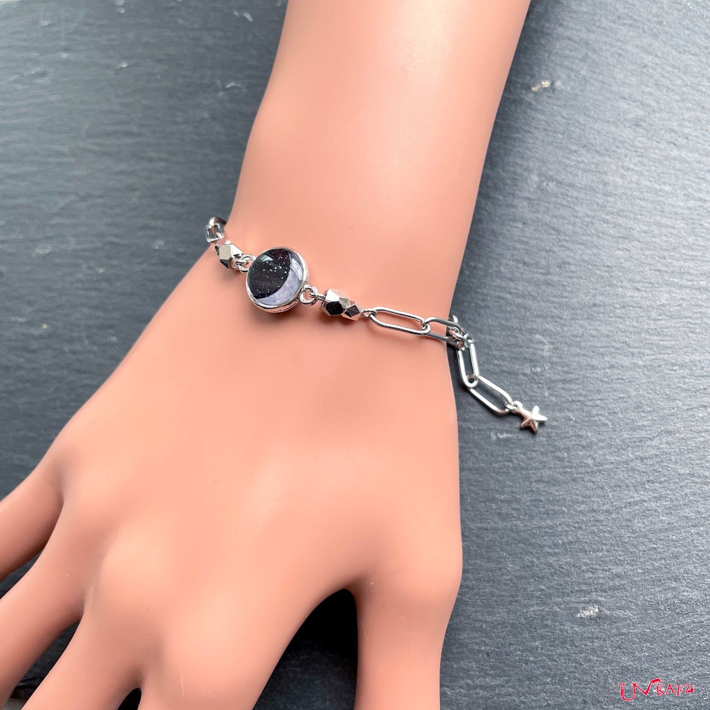 "crescent moon"チェーンブレスレット