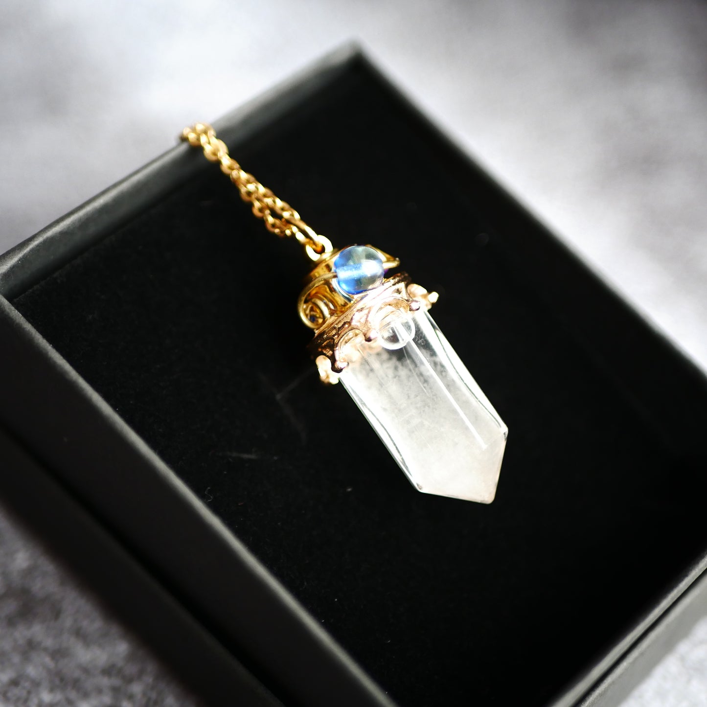 ストームグラス ネックレス「ブルークラウン」クリスタル型ガラスボトル