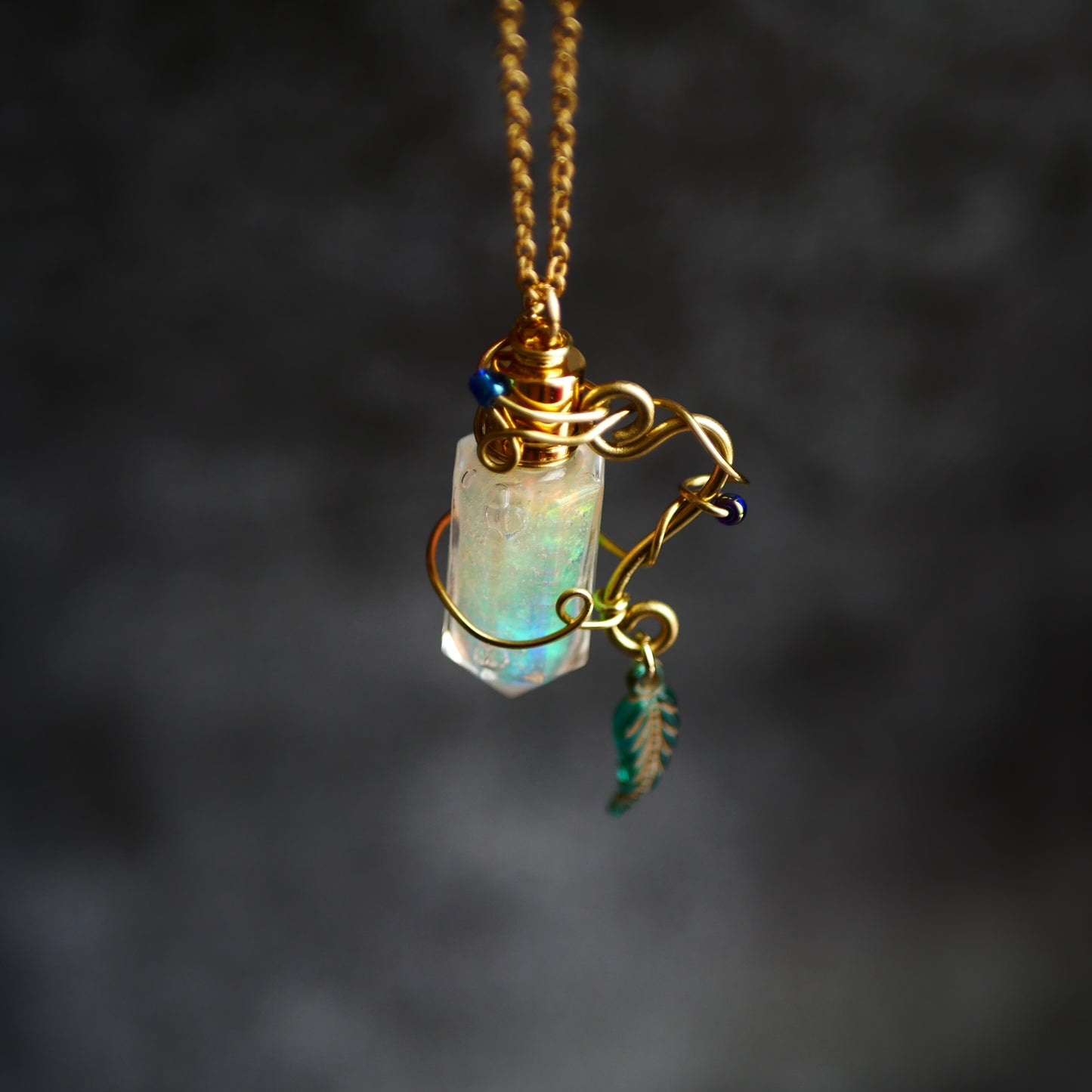 虹色の回復薬「potion」 クリスタルボトル
