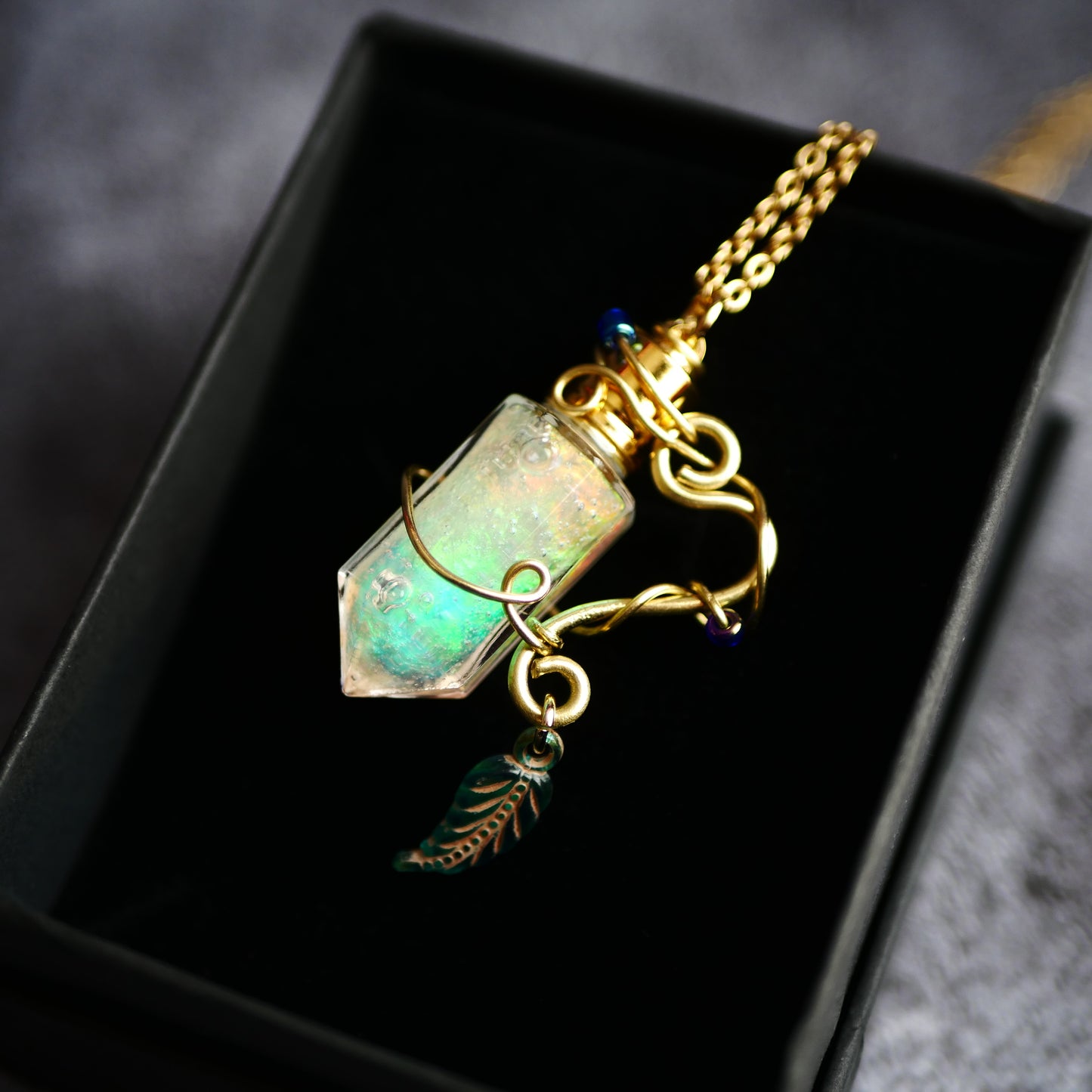 虹色の回復薬「potion」 クリスタルボトル