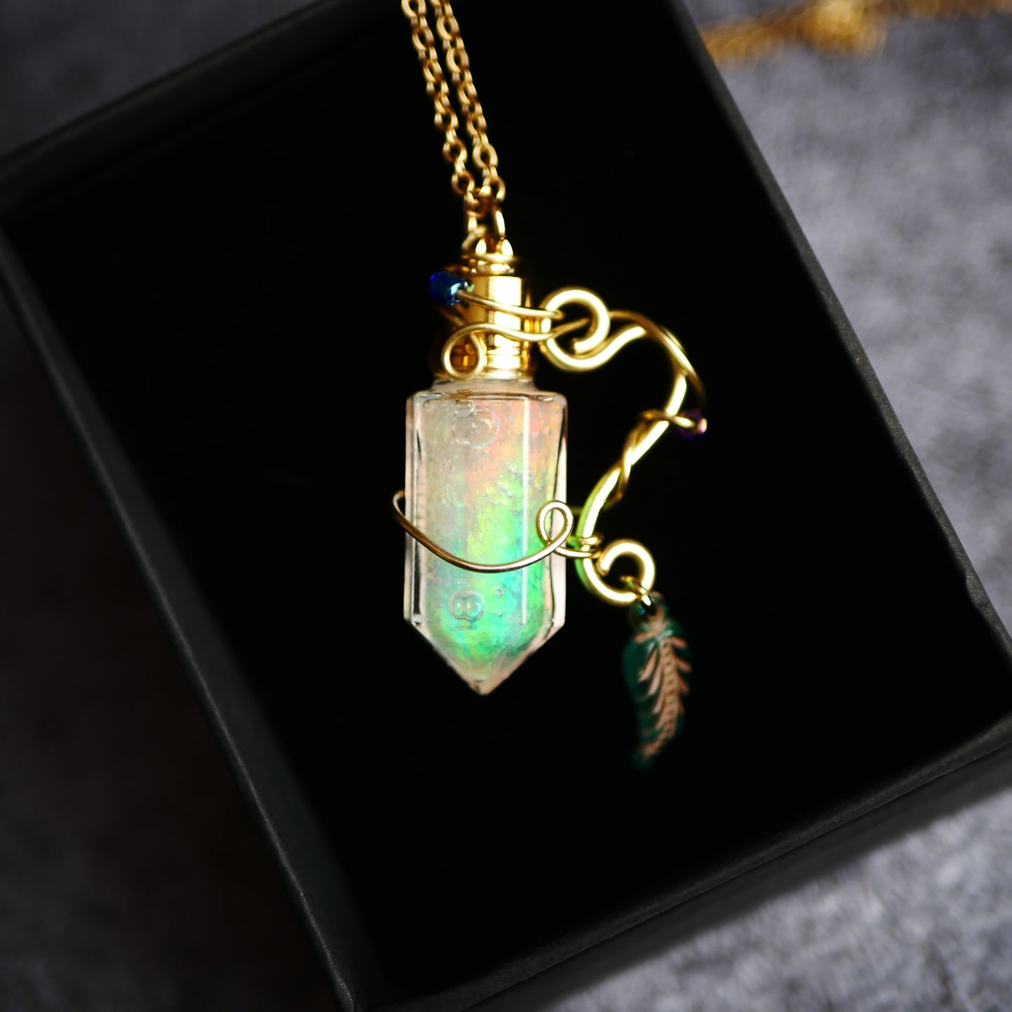虹色の回復薬「potion」 クリスタルボトル