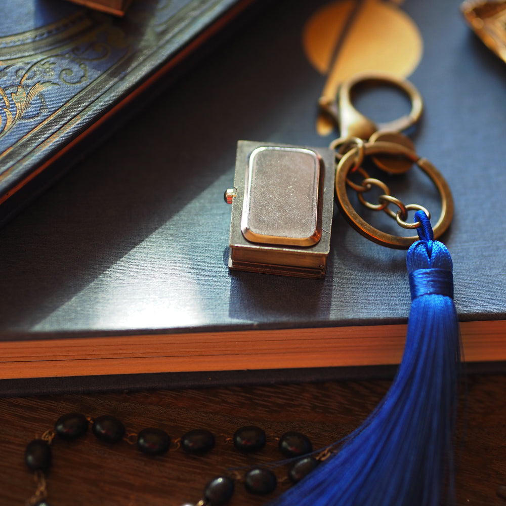 キーホルダー+時計「月の本」