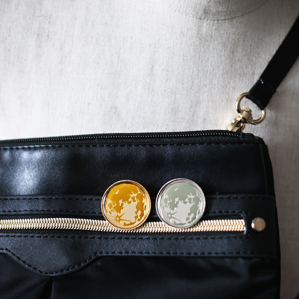 月のスカーフ留め