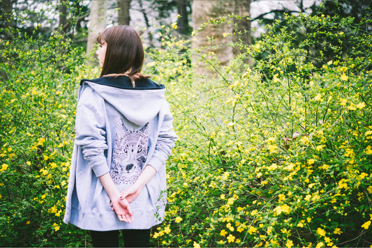 狼ノッテのパーカー