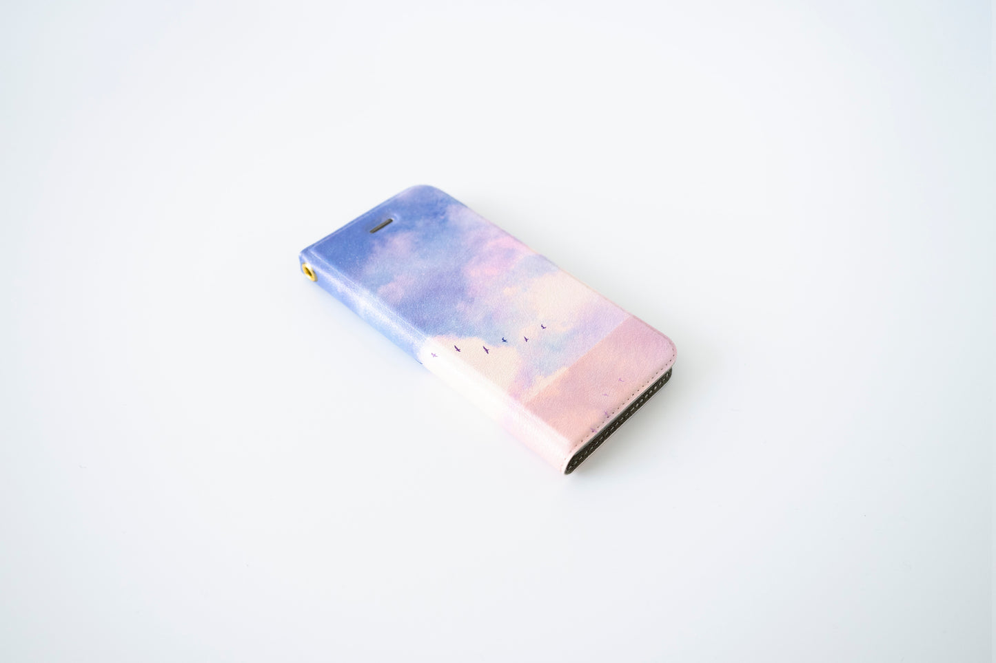【スマホケース】ピンク色の雲と湖の、手帳型スマホケース