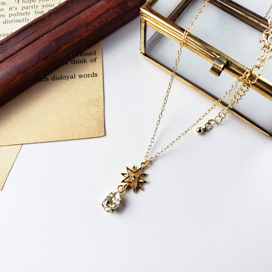 星雫のネックレス/雫型クリスタルストーン