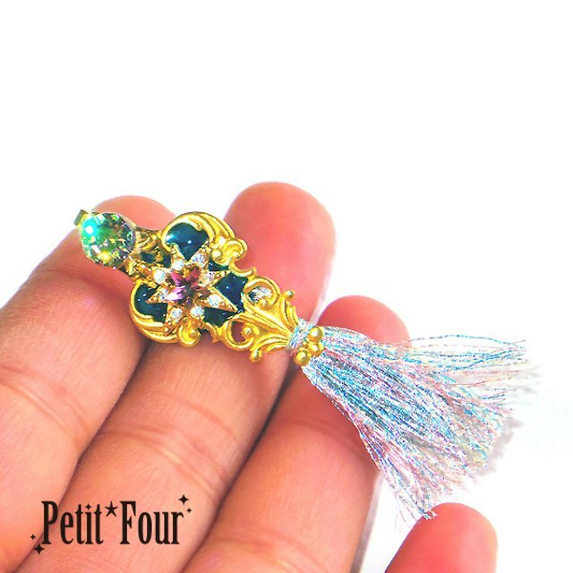 ウィステリアの魔法の箒 ブローチ