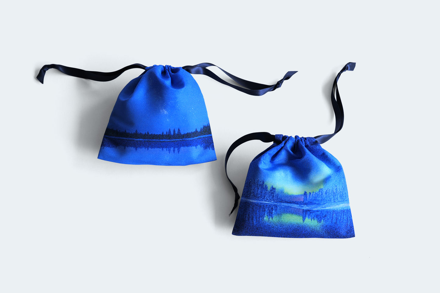 夜空の景色を描いた、巾着ポーチ