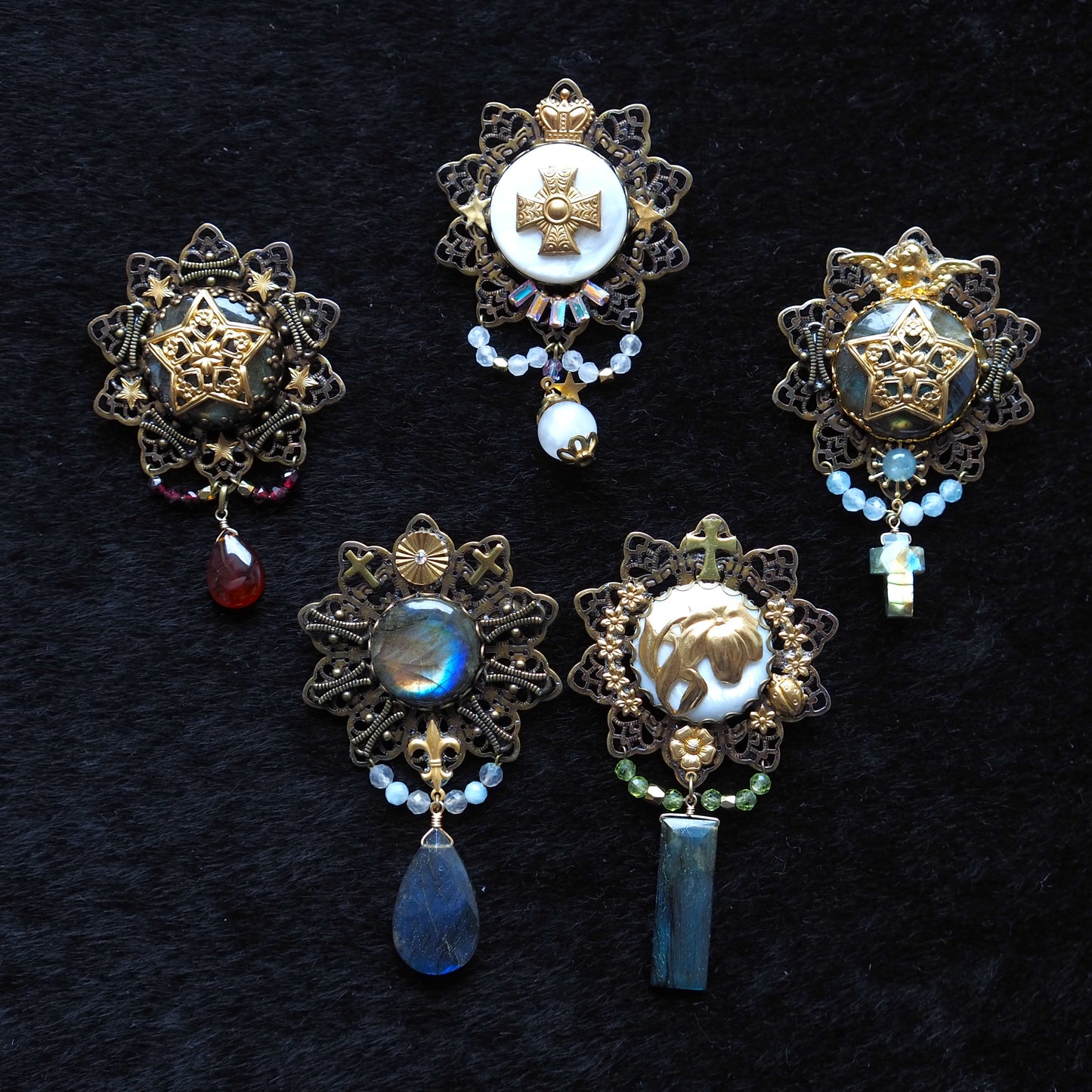 魔法具のブローチ