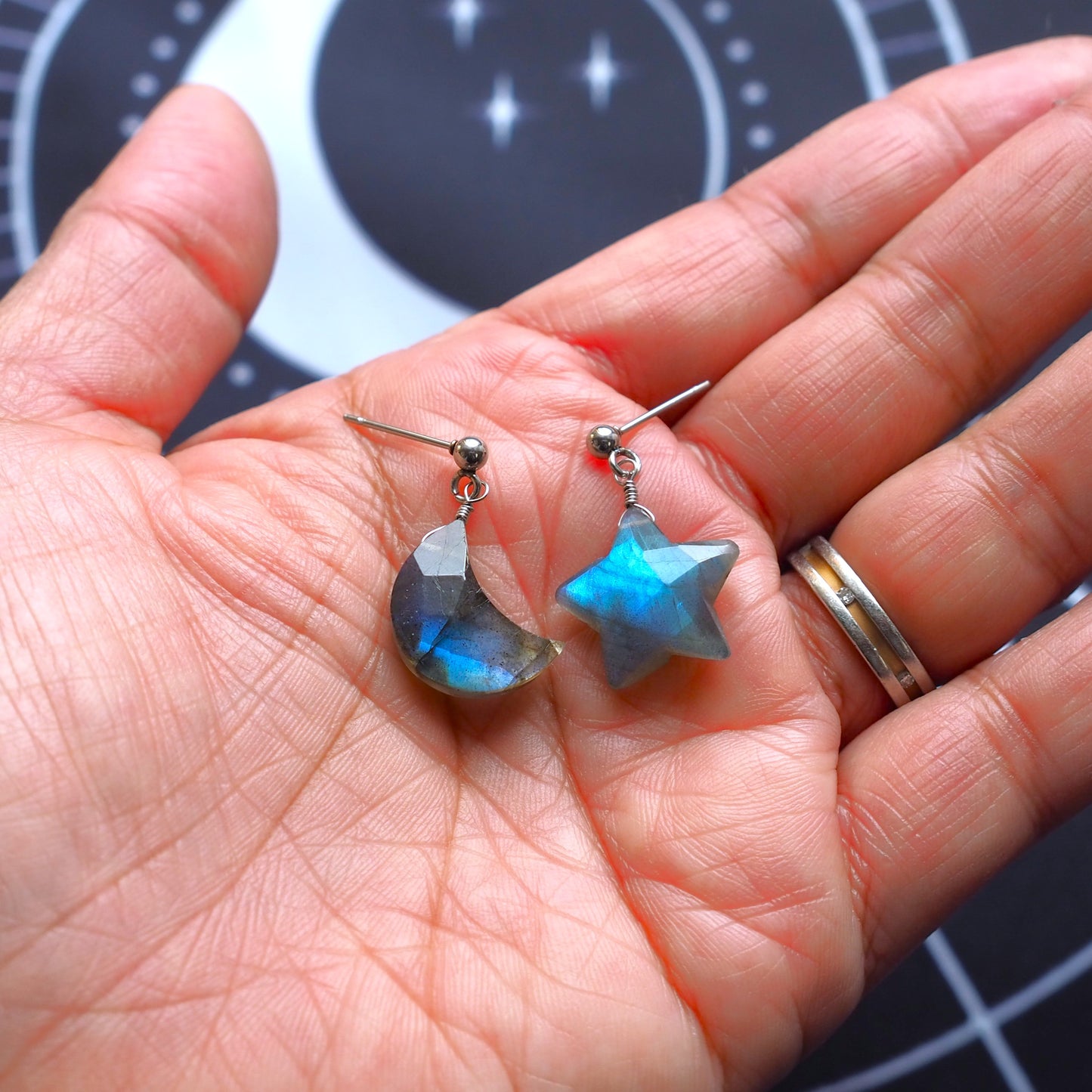 ラブラドライト 月×星の耳飾り／天然石アクセサリー