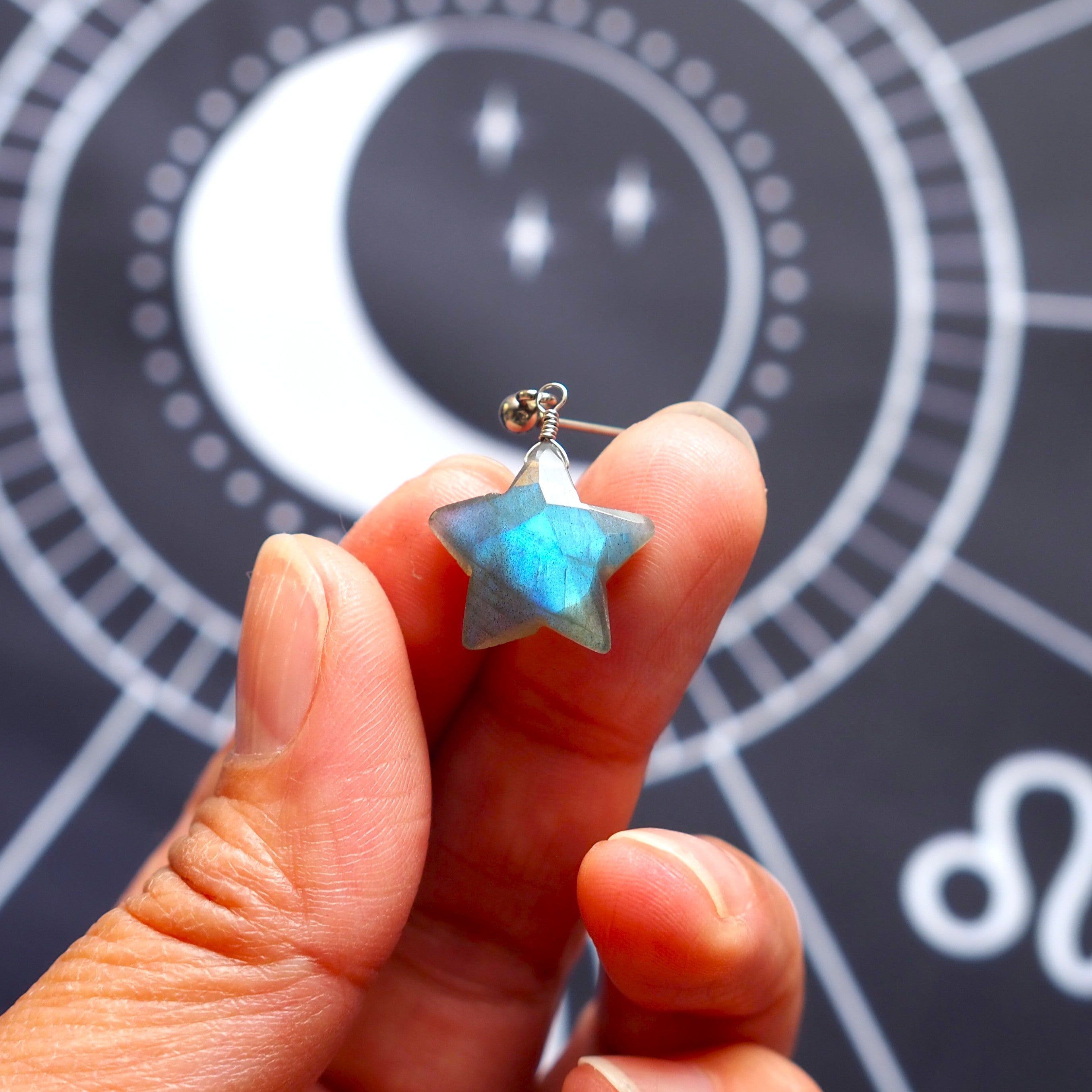 ②ラブラドライト ②ラブラドライト 月 星 月 星