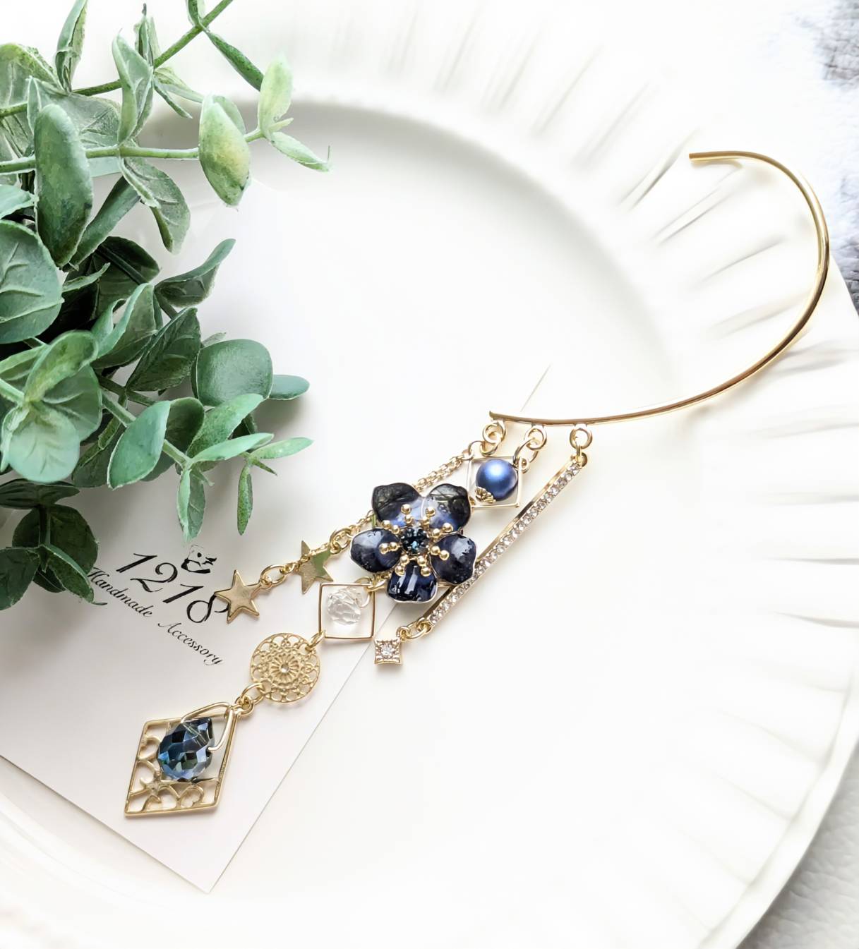 流れ星の青い花　イヤーフック　(左耳)