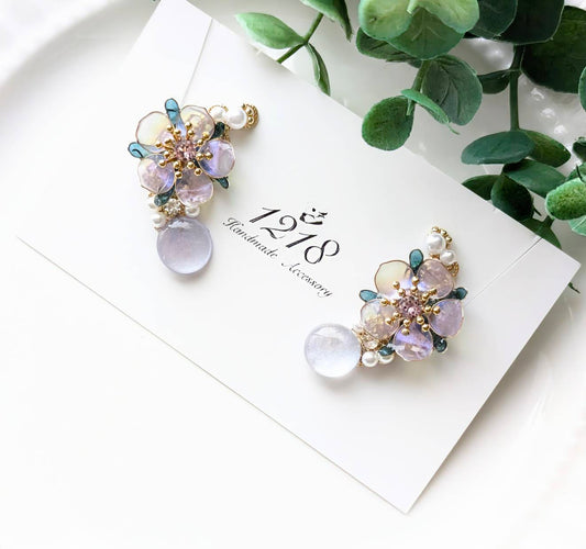 夜と朝明かりに染まる花 イヤーカフ