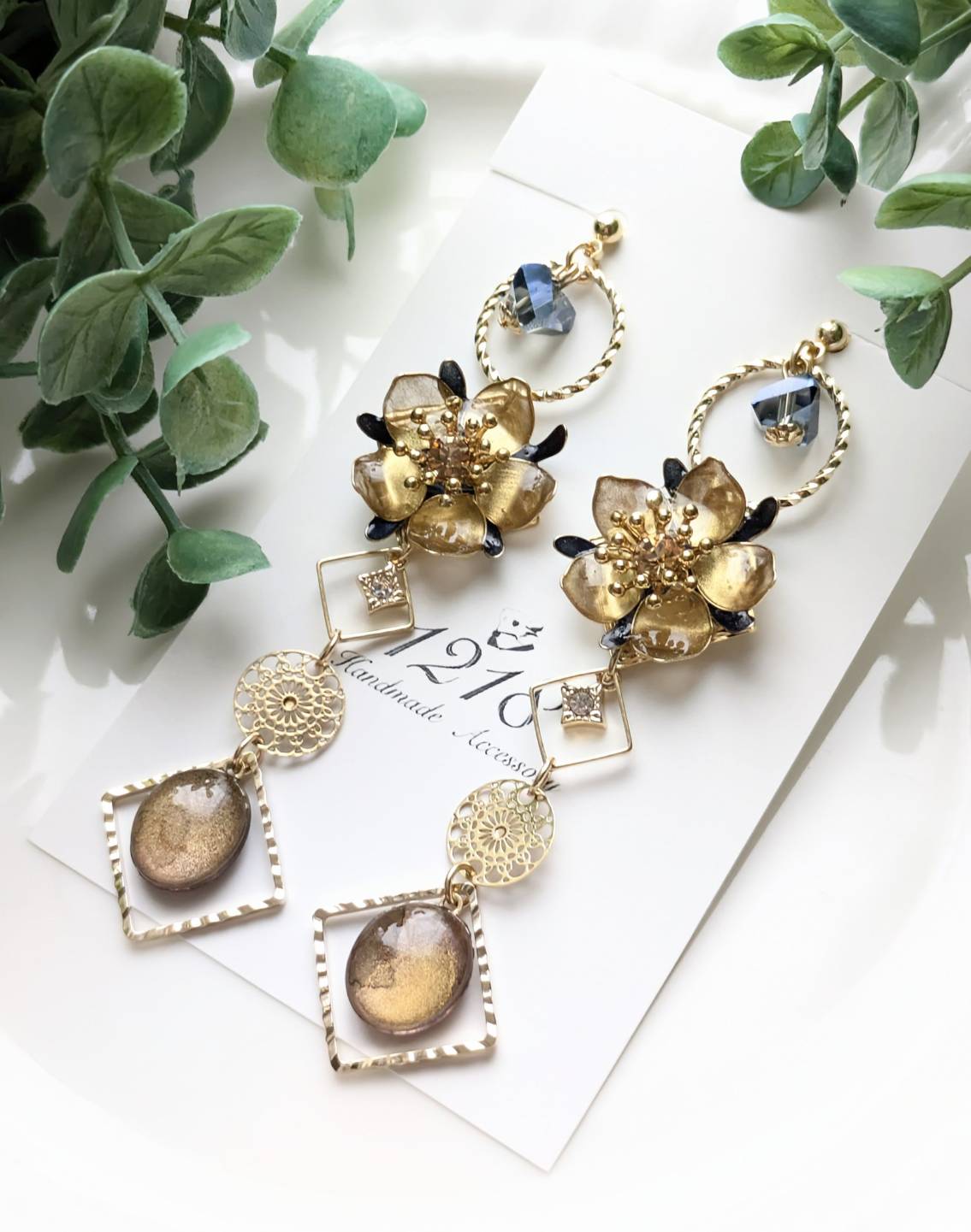 月夜の色に染まる花　イヤリング・ピアス