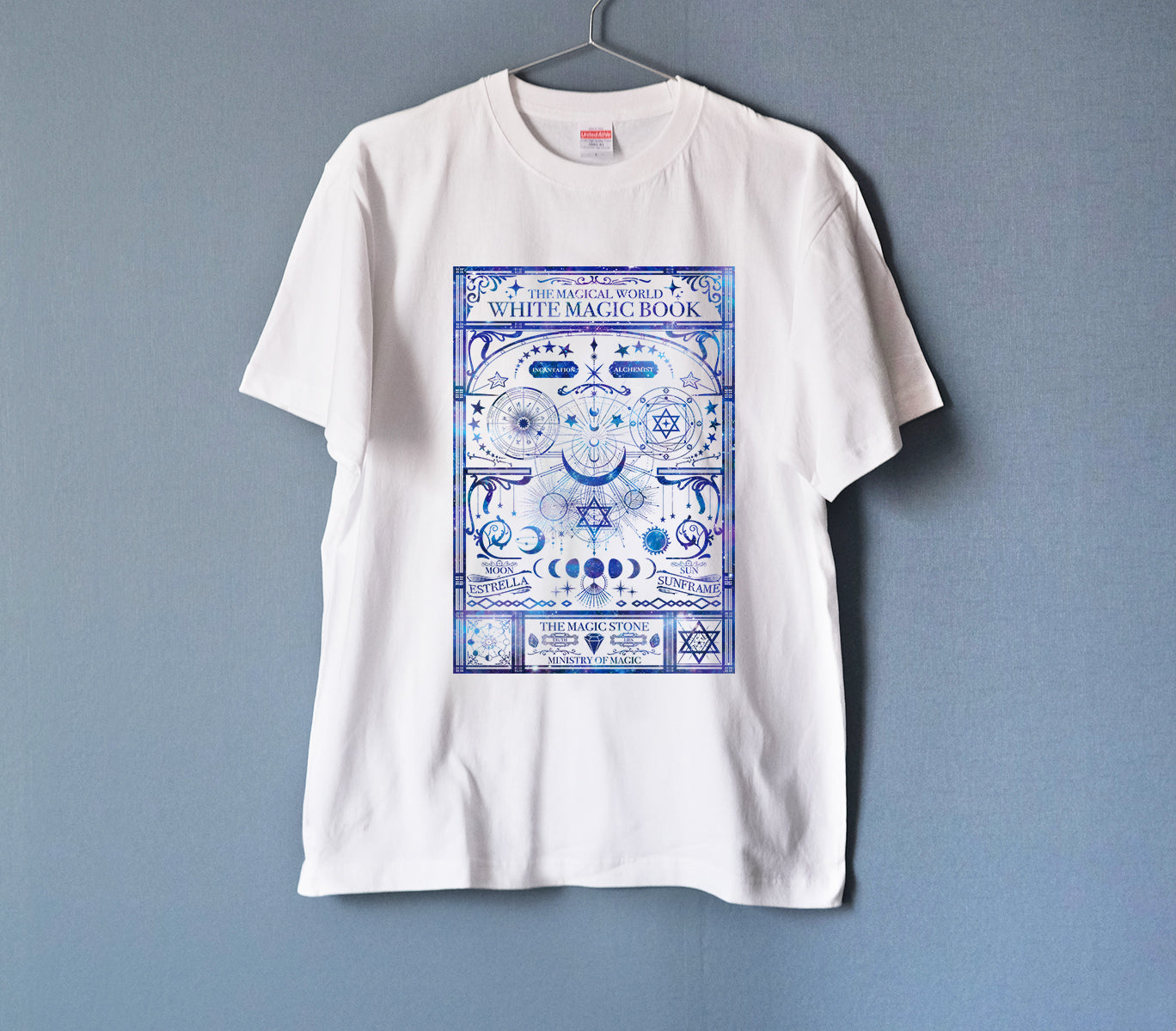 "白魔法と錬金術の本" Tシャツ WHITE  男女兼用