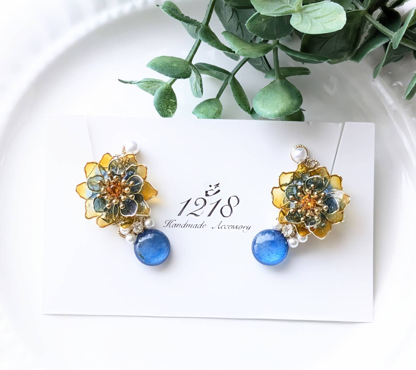 夕焼けから晴天夜へ色変わる花 イヤーカフ