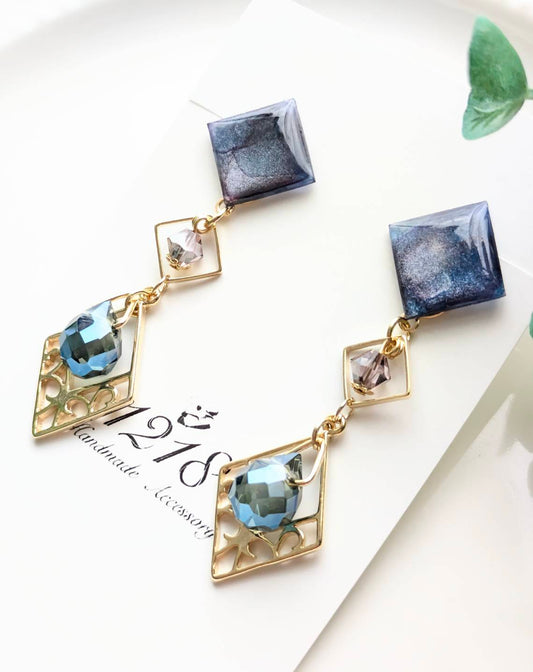 宇宙のカケラを耳に飾る　イヤリング・ピアス