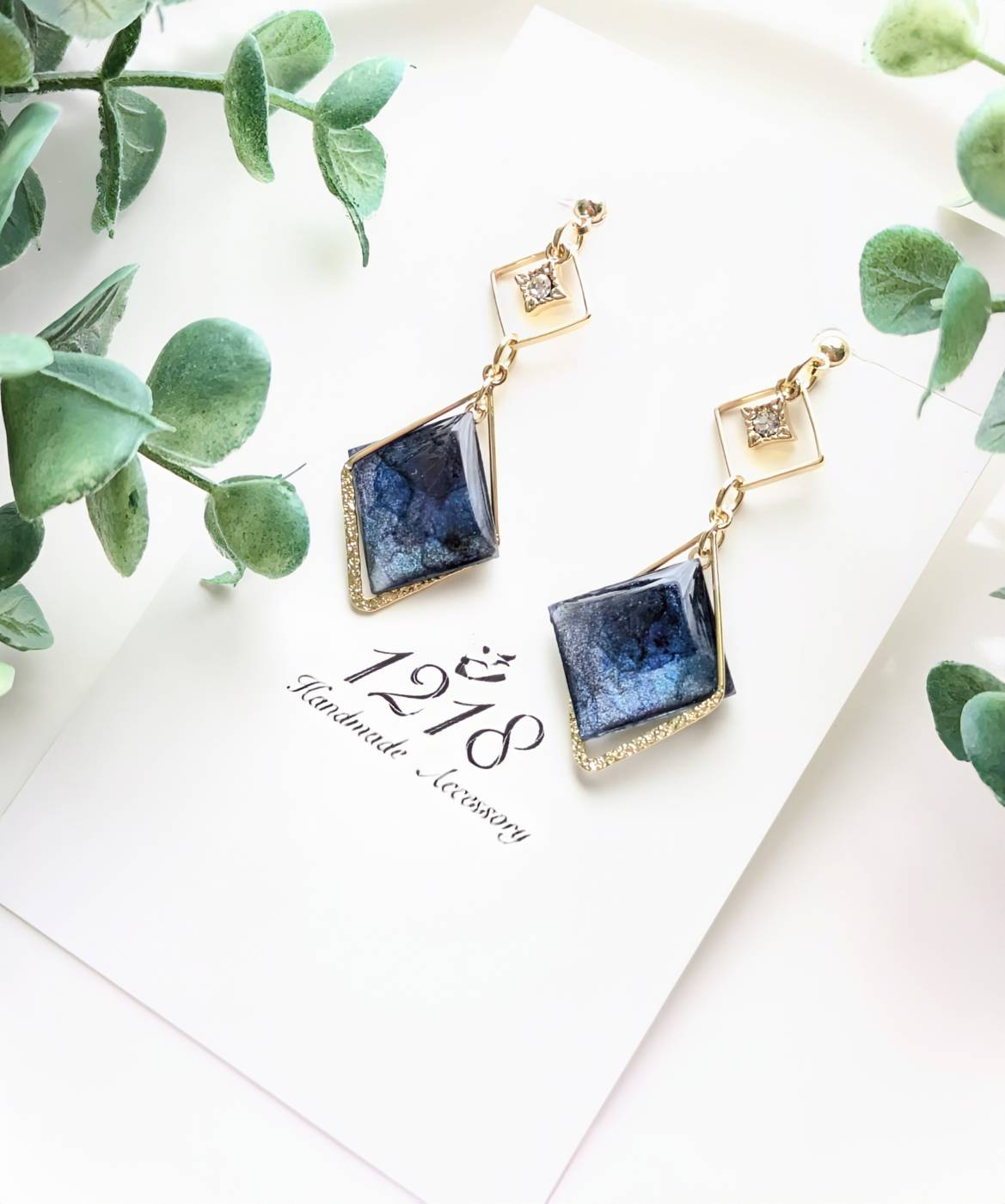 耳を飾る真夜中の青　イヤリング・ピアス