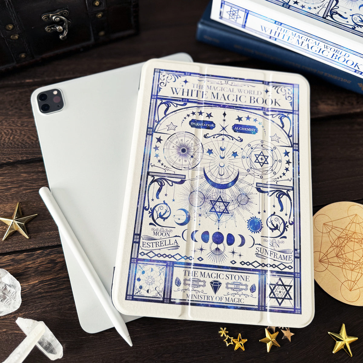 【 iPadケース】架空の魔導書"白魔法と錬金術の本"