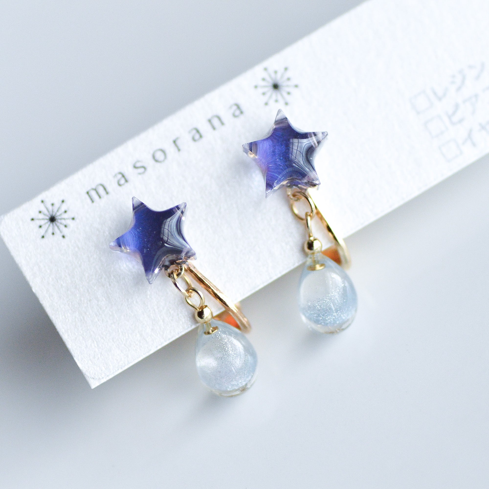 197 【夜空】をイメージして製作したシルバー色のアクセ✨　ピアスorイヤリング アクセサリー 197 【夜空】をイメージして製作したシルバー色のアクセ
