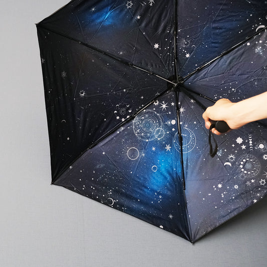 【折りたたみ傘・日傘】銀河の彼方まで広がる、天体総柄シルバー／晴雨兼用