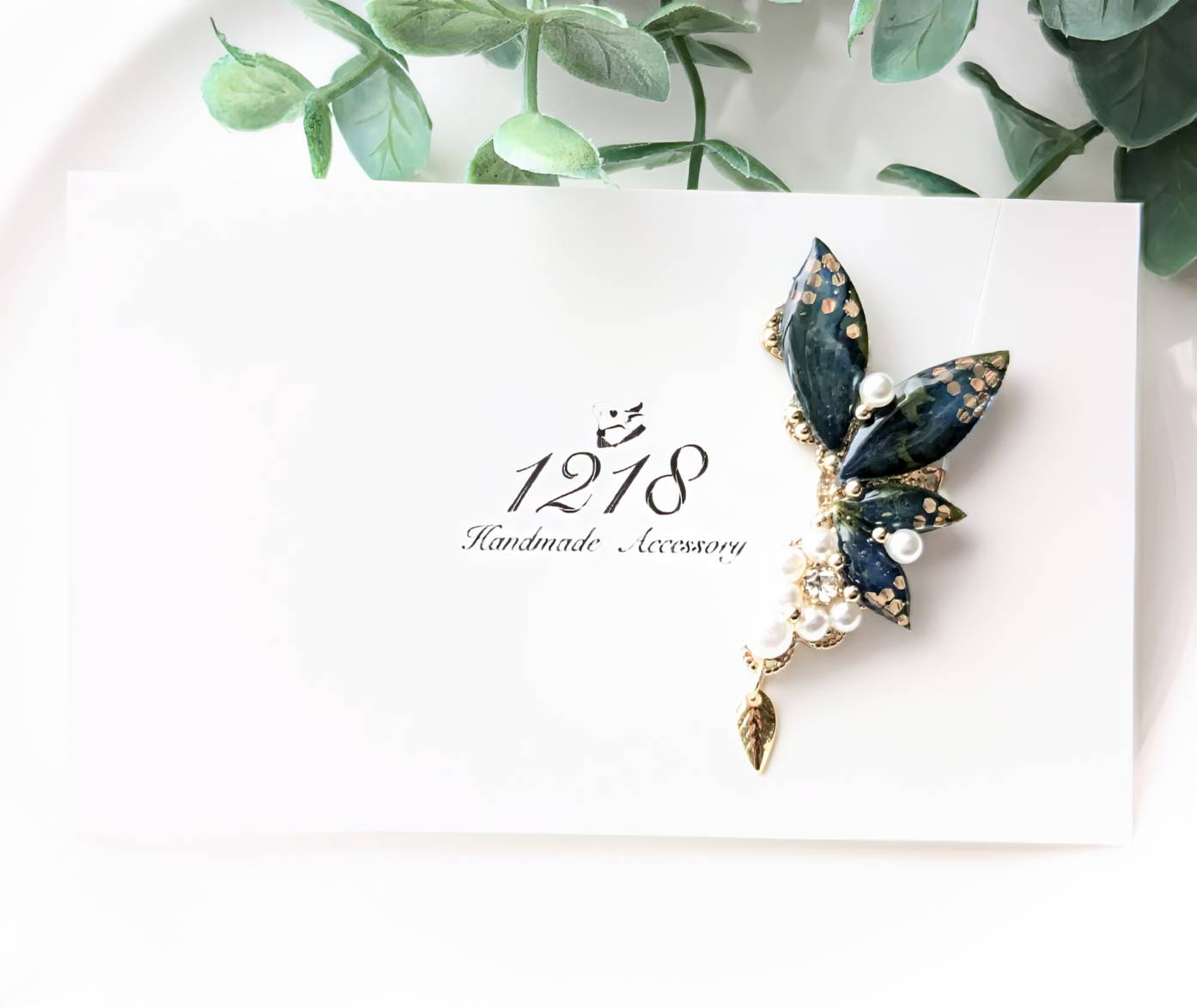 優雅に羽ばたく眠る森の妖精　イヤーカフ