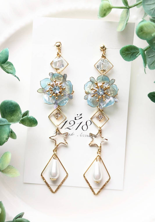 空を映した晴天の花　イヤリング・ピアス