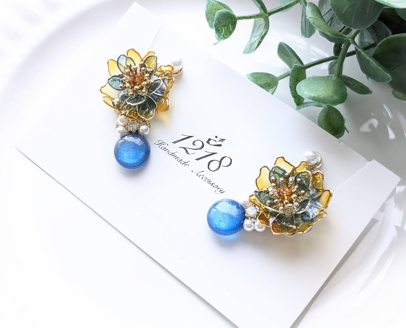 夕焼けから晴天夜へ色変わる花 イヤーカフ