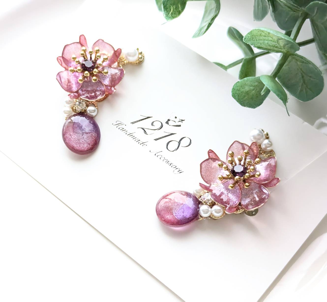 マジックアワーに染まる花　イヤーカフ