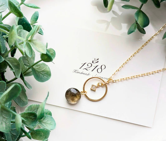 夜、空に浮かんだ月の色　ネックレス