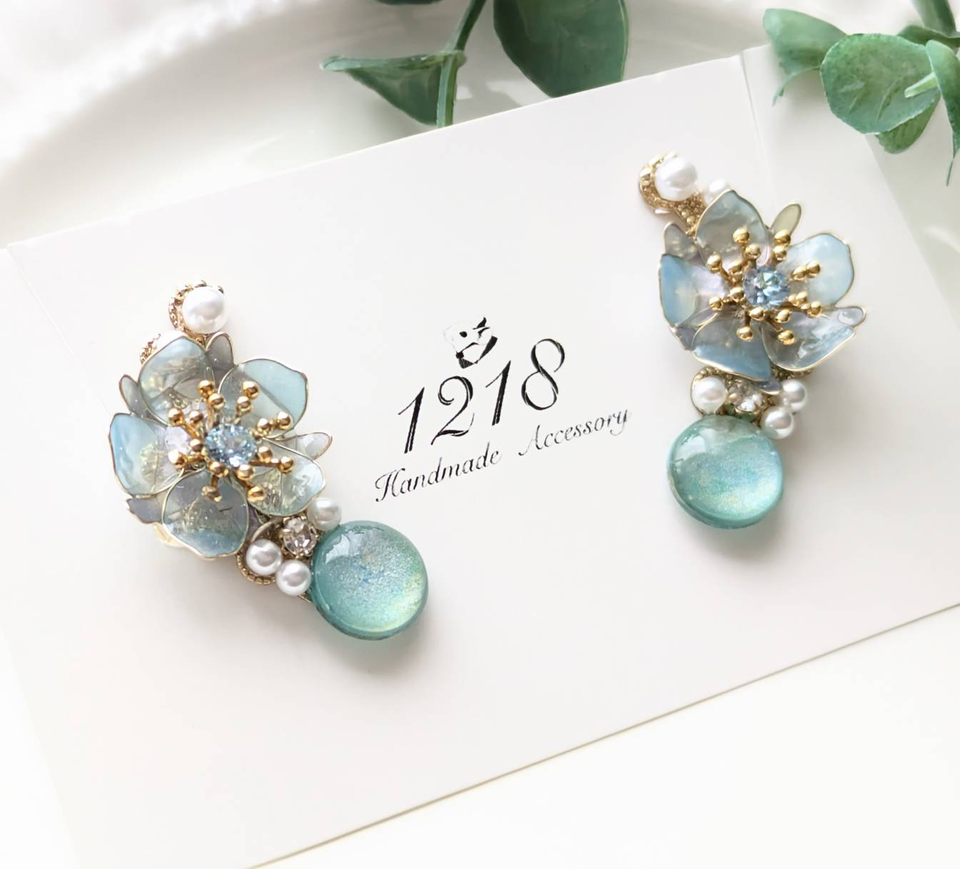 空を映した晴天の花　イヤーカフ