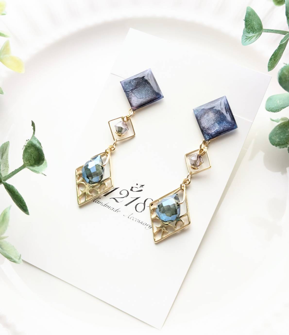 宇宙のカケラを耳に飾る　イヤリング・ピアス