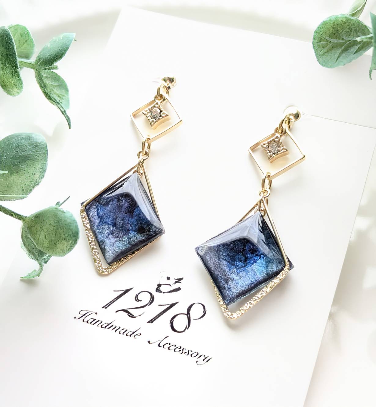 耳を飾る真夜中の青　イヤリング・ピアス