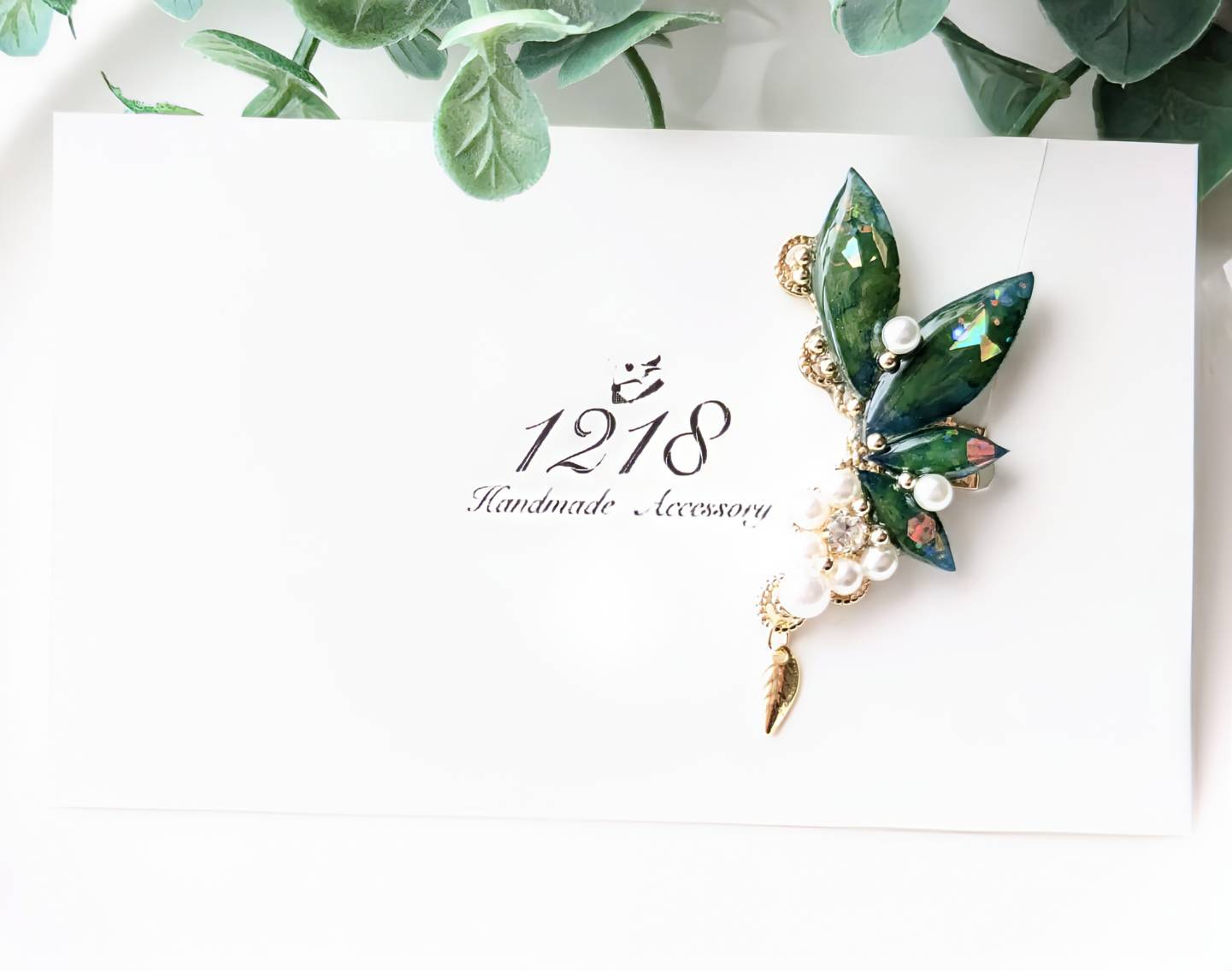 風に揺れる緑の妖精　イヤーカフ