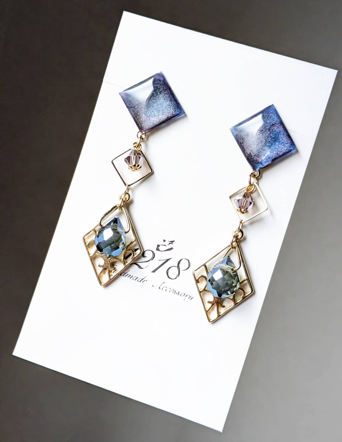 宇宙のカケラを耳に飾る　イヤリング・ピアス