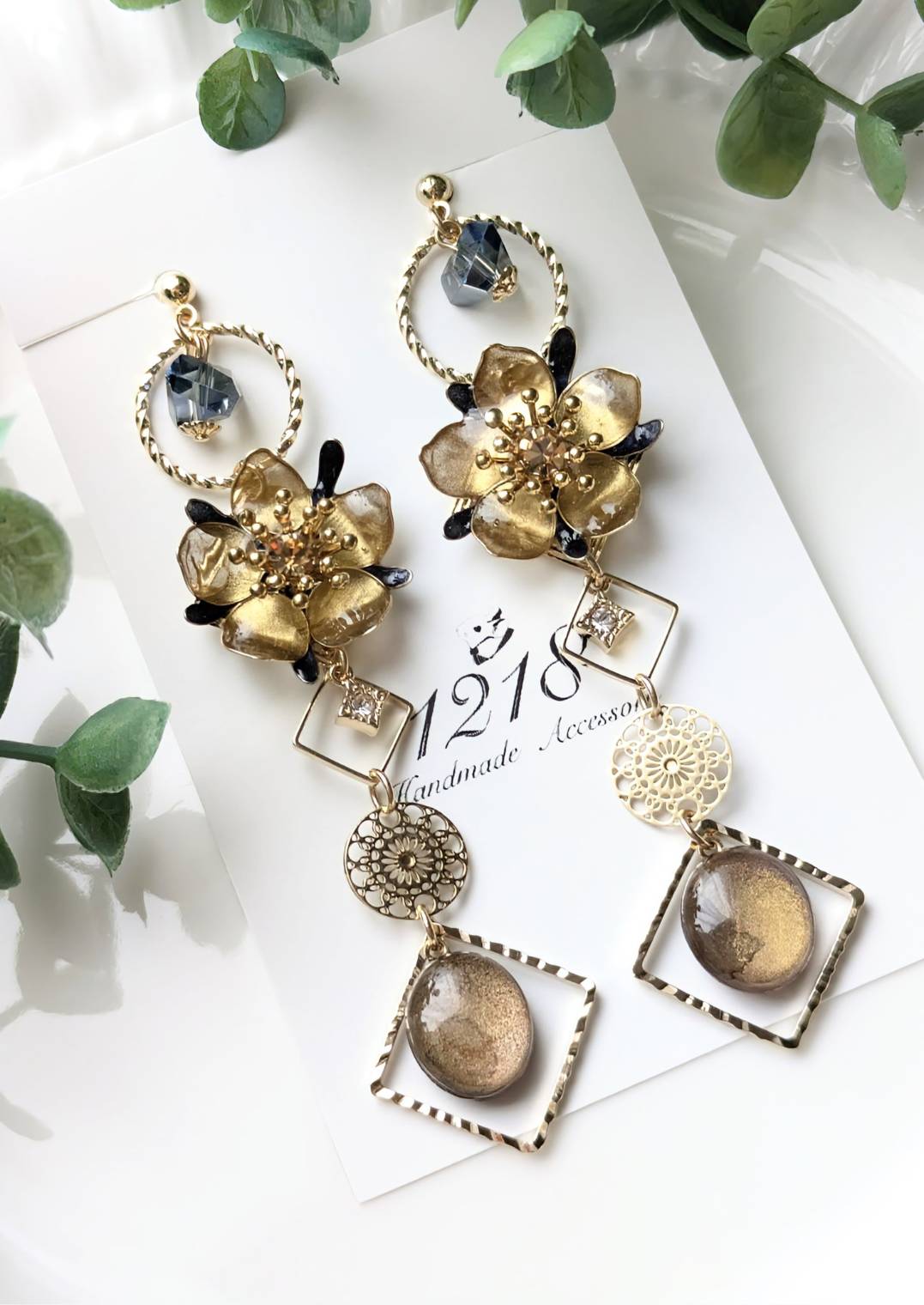 月夜の色に染まる花　イヤリング・ピアス