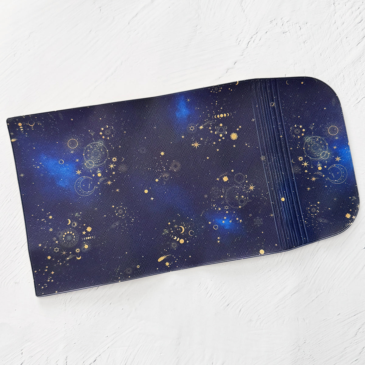 【ブックカバー】銀河の彼方まで広がる、天体総柄 /ゴールド