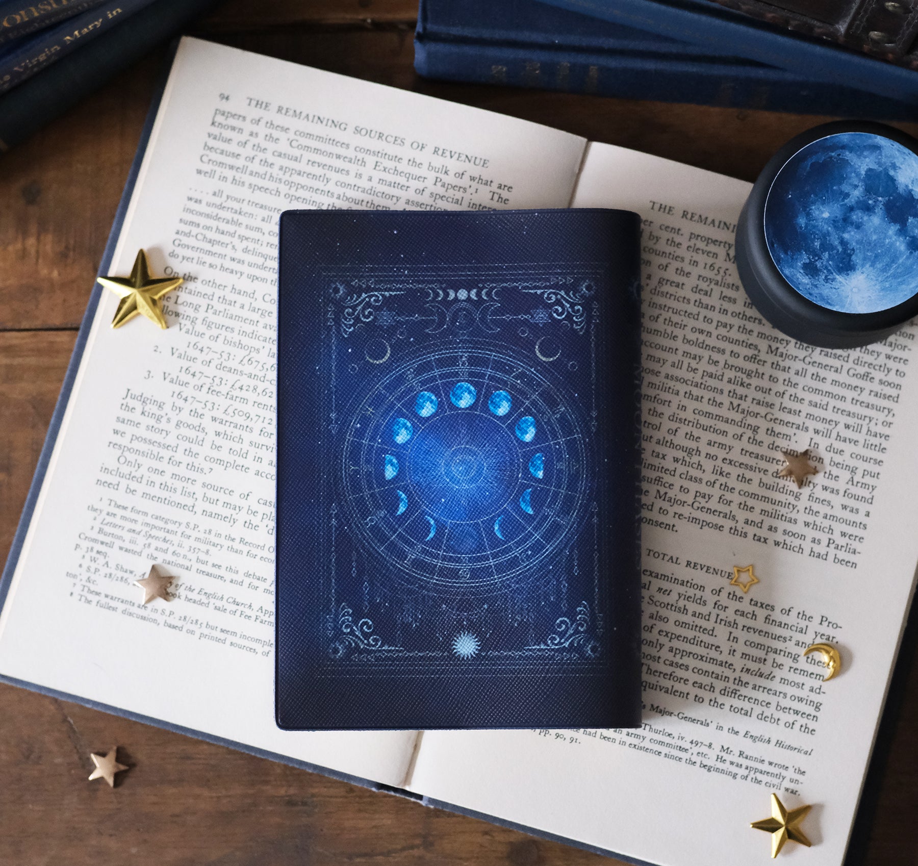 ブックカバー】月の満ち欠け・12星座／魔法の本のようなブックカバー