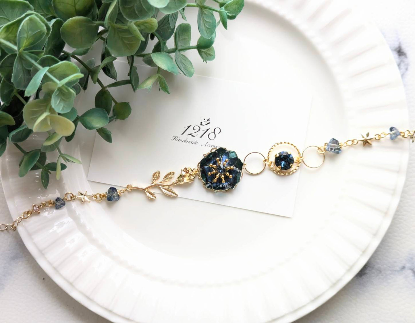 日差しを弾く夜の青　ブレスレット